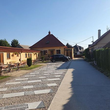 Privat U Jozefa Foeldesa Daire Veľký Meder Dış mekan fotoğraf