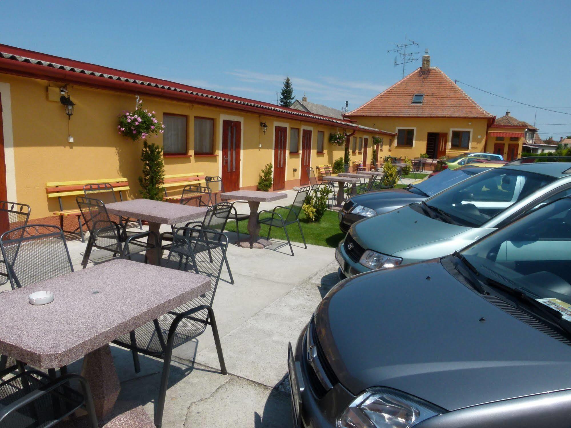 Privat U Jozefa Foeldesa Daire Veľký Meder Dış mekan fotoğraf